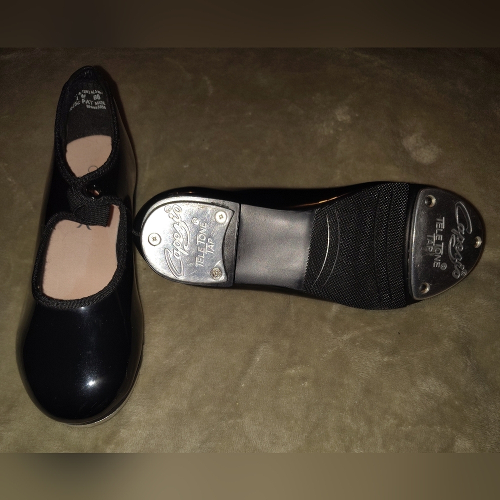NWOT Capezio Girls Black Tap Shoes